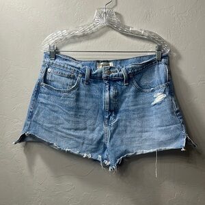 Madewell relaxed denim shorts size 29.